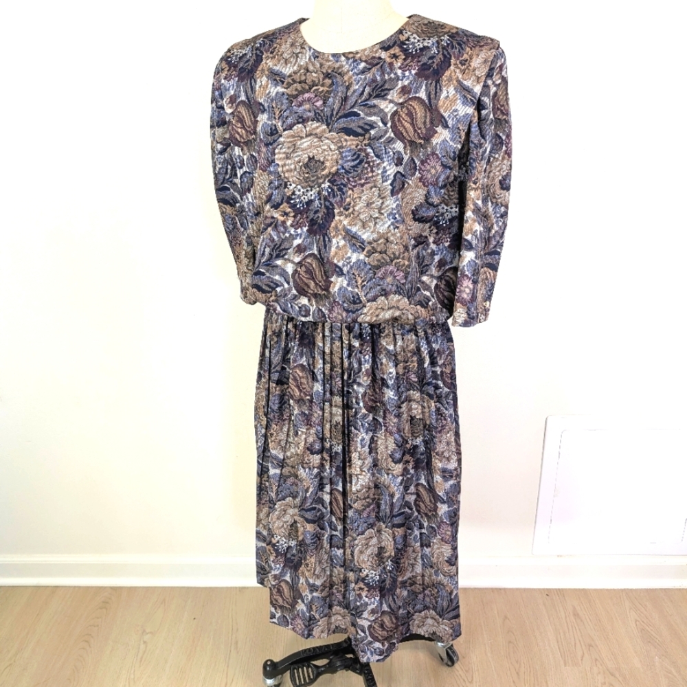 Vintage Just Ducky silky poly, dark floral, A-line dress W pleated skirt. 16